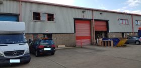 <b> TO LET - Avenue Industrial Estate, E4 <b>